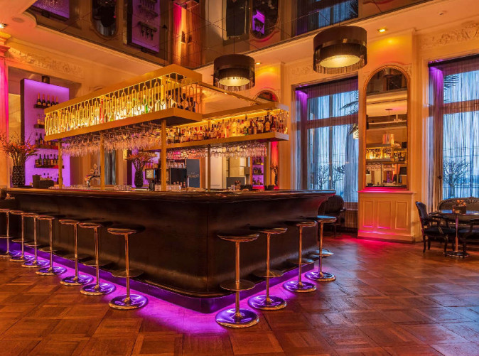 0033_Festivalhotel_Schweizerhof_Schoene Aussichten Touristik_bar